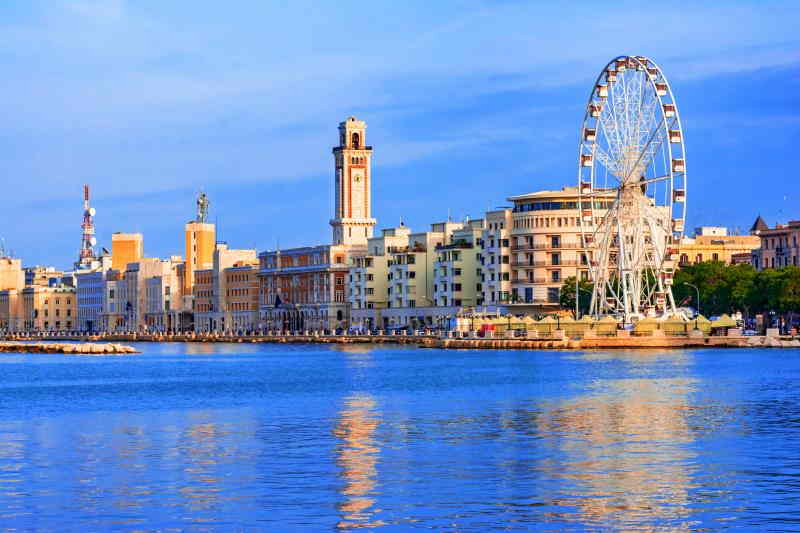 Seepromenade Lungomare di Bari und Riesenrad