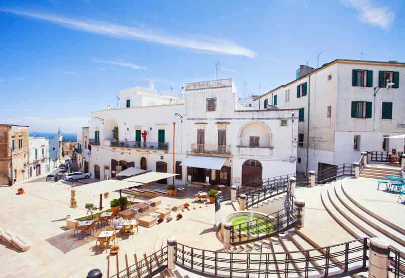 kleine Piazza in der Altstadt von Ostuni
