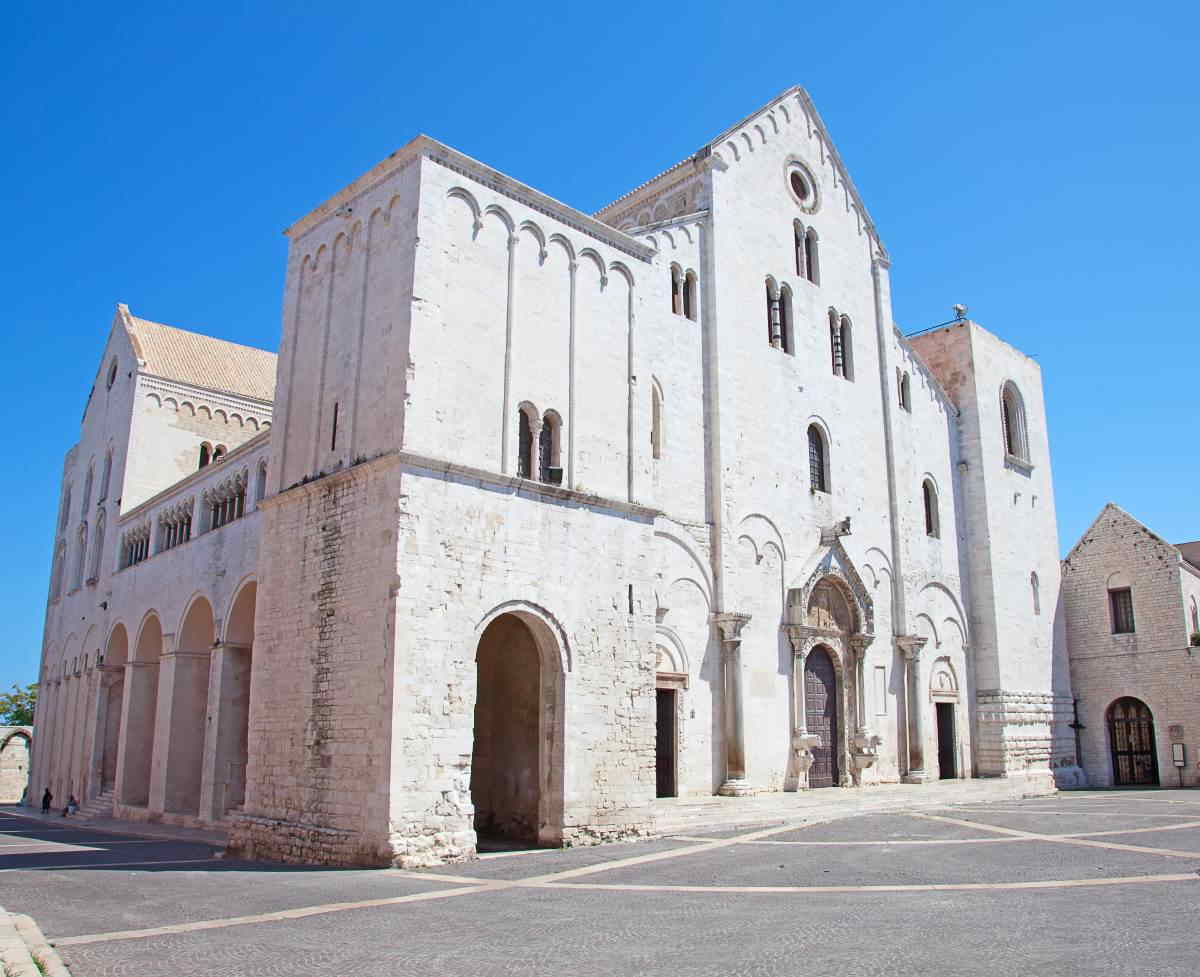 Fassade der Basilika St. Nicola in Bari